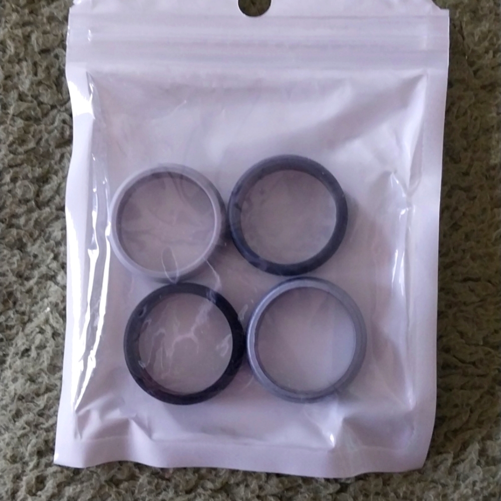 **4 pk mens silicone rings.